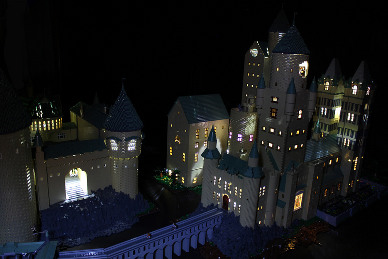 Illustration for article titled Hogwarts Comes To Life In This Incredible 400,000-Brick LEGO Diorama